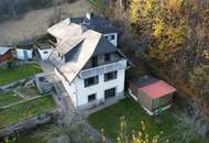 Haus mit zwei Wohneinheiten und Gartenidylle