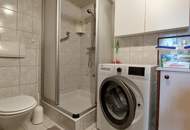 Zentral gelegenes Mehrparteienhaus mit zwei Geschäftslokalen