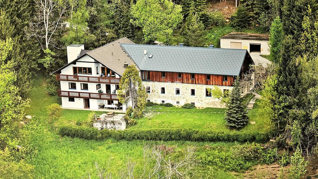 Ein Ort der Ruhe und Möglichkeiten – Vielseitige Liegenschaft in Traumlage