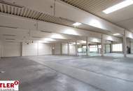 Große Hallenfläche mit Büro