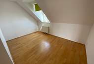 Bis März 2027 befristet vermietet – charmante 3-Zimmer-Dachgeschosswohnung mit Balkon & Dachterrasse