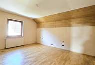 Großzügige Dachgeschosswohnung mit Balkon und Dachraum in Steinfeld