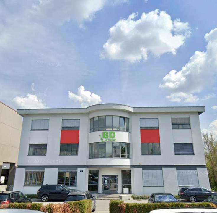 Exklusiver und freistehender Firmenstandort mit Büro, Lager und Stellplätzen zu mieten.