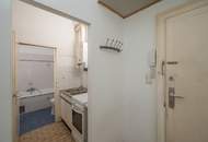 ++NEU++ Sanierungsbedürftige 2-Zimmer Altbau-Wohnung mit Balkonoption in zentraler Lage!