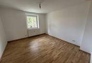 Modernisiert - hochwertig - durchdacht: diese 2,5-Zimmer Wohnung in hervorragender Lage überzeugt mit stilvoller Sanierung, ebenerdiger Dusche, hochwertigen Böden und viel Stauraum im großzügigen Kellerabteil - perfekt für Paare oder kleine Familien!