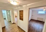 Großzügiges Wohnhaus mit Pool, Heimkino und Sauna in ruhiger Lage!