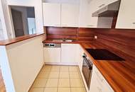 HOLBEINGASSE, UNBEFRISTET, 89 m2 Altbau mit 6 m2 Balkon, Wohnküche, 2 Zimmer, Wannenbad, Parketten, 4. Liftstock