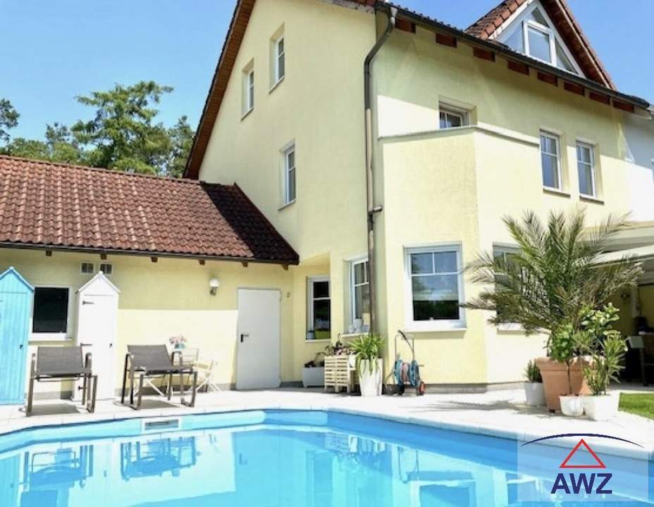 Traumhaftes Wohnhaus mit Pool und Doppelgarage in Lichtenegg!