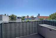 ***Moderne 2-Zimmer-Dachgeschosswohnung mit zwei Balkonen in Ruhelage nahe U1***