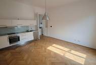 SCHÖNE RENOVIERTE ALTBAUWOHNUNG