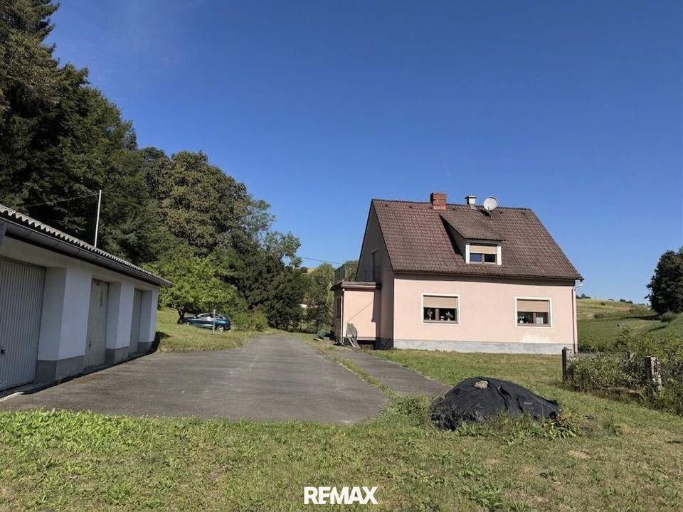 Sanierungsbedürftiges Wohnhaus mit großem Grundstück