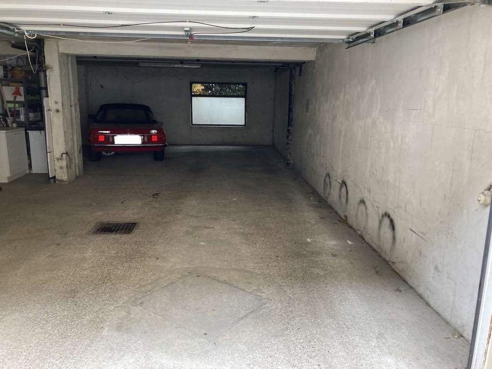 Garagenplatz mit Stauraum - in der Tigergasse