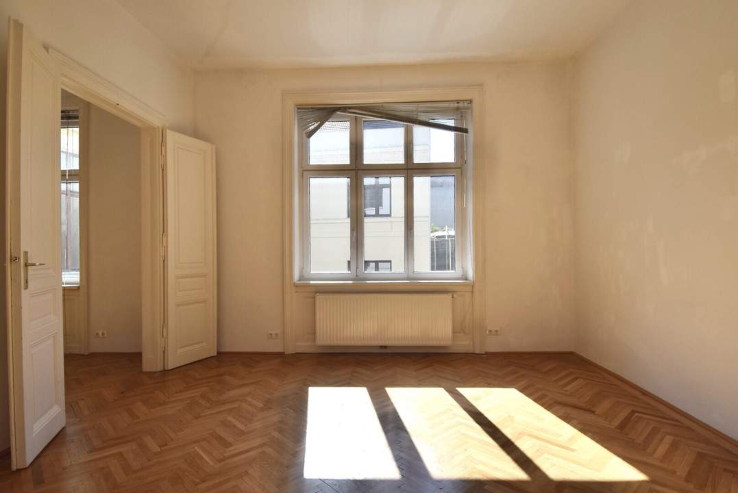 Westseitiger 2-Zimmer-Altbau im 3. Stock! Balkonoption!
