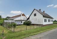 Altes Bauerngehöft mit Stall und Wirtschaftsgebäuden in sonniger sowie leicht erhöhter Ruhelage an einer Sackgasse