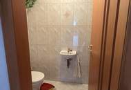 2 bis 3 Familienhaus mit Vollkeller, mit 4 Garagen, Brunnen/Werkstatt - 2 Zufahrten