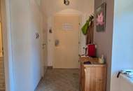Drei Zimmer Stilaltbau-Rarität in begehrter Lage – sonnig, ruhig und elegant