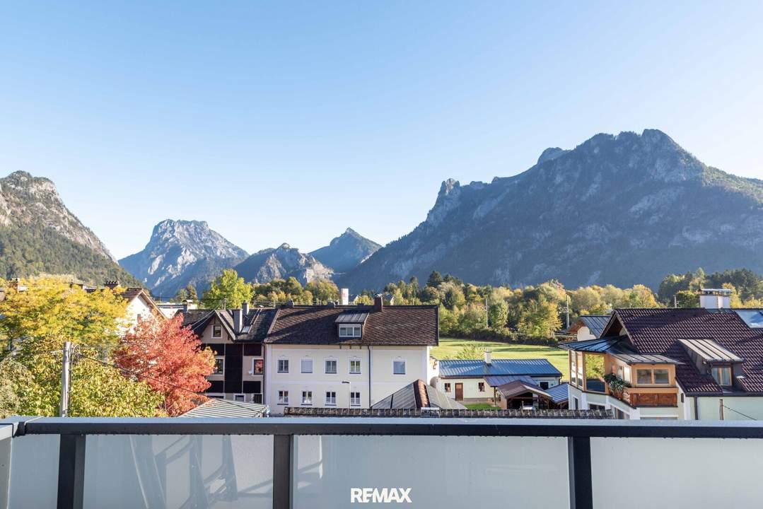 Über den Dächern von Ebensee: Neuwertige Traumwohnung mit Bergblick