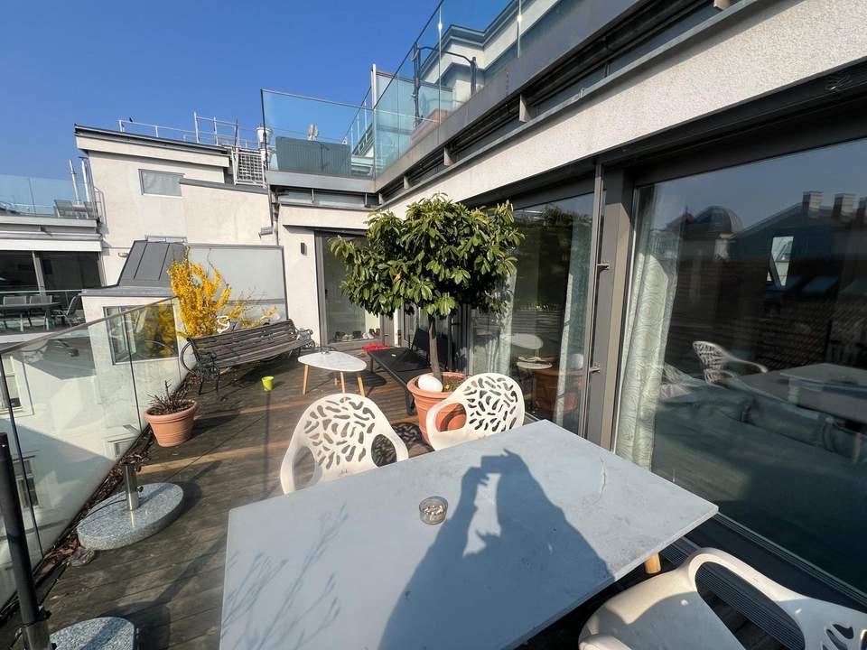 Dachgeschoss-Investment in Bestlage – 4 Zimmer mit Außenflächen