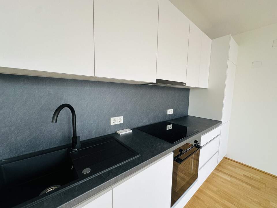 AB SOFORT BEZIEHBAR!! Traumhafte Dachgeschosswohnung inkl. sehr großer Terrasse! Tolle Anbindung - U1 Kagranerplatz!!