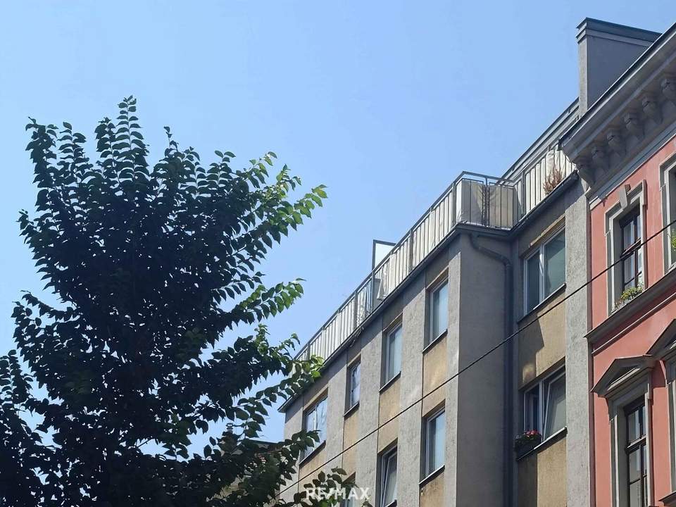 Sanierungsbedürftiges Dachgeschoss im 18. – eine seltene Chance mit großem Potenzial!