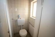 Kleines Haus mit Nebengebäude