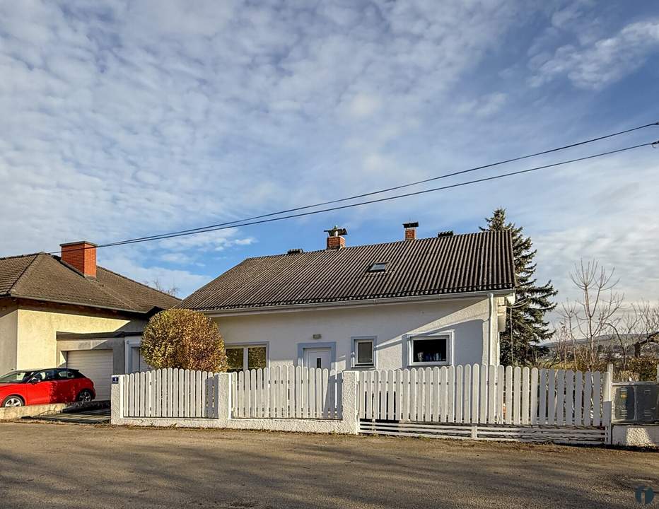 Einfamilienhaus in Katzelsdorf mit Ausblick ins Grüne, 5 Zimmern, Terrasse & Garage