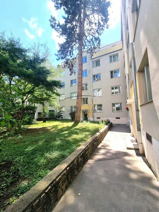 Stadtwohnung mit Loggia und Blick über Wien zum Kauf!