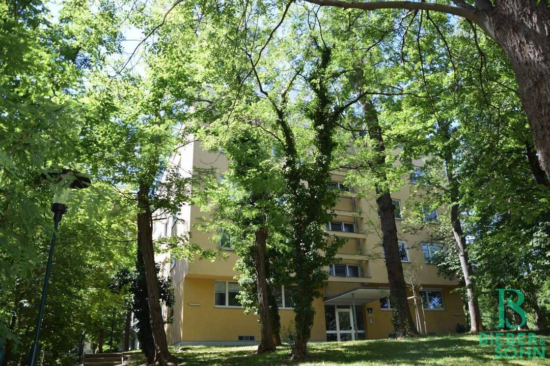 Sonnige 2-Zimmerwohnung in Parkanlage inkl. Privatparkplatz- Ruhelage