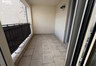 Neuwertige 2-Zimmer-Eigentumswohnung mit Kamin, Loggia und Garage
