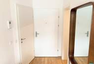 Dachgeschosstraum: Schöne 2-Zimmer-Wohnung mit Klimaanlage und Terrasse