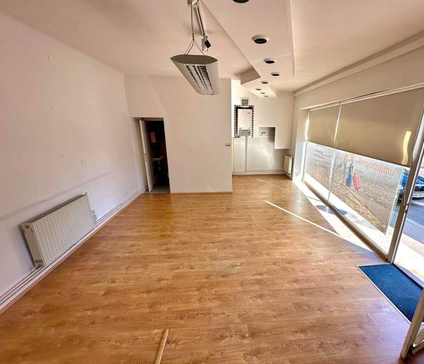 Attraktive Büro/Praxis in Baden: 2 Zimmer, barrierefrei, nur 1.328,07 € Miete!