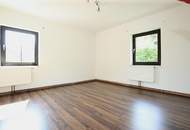 Ein-/Zwei- oder Mehrfamilienhaus zum Innenrenovieren auf 1.343 m² Grund mit Garage und Abstellplätze