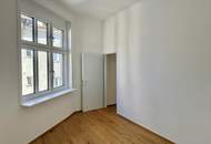Neu sanierte Wohnung mit zwei Zimmern und großzügiger Wohnküche