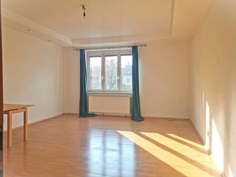 2-Zimmer-Wohnung mit kleinem hofseitigem Balkon, 5 Min Fußweg zum 1.Bz.!