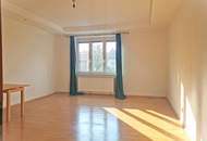 2-Zimmer-Wohnung mit kleinem hofseitigem Balkon, 5 Min Fußweg zum 1.Bz.!