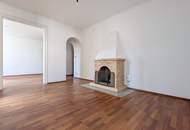 Helle 4-Zimmer-Altbauwohnung mit Kamin und beeindruckendem Ausblick