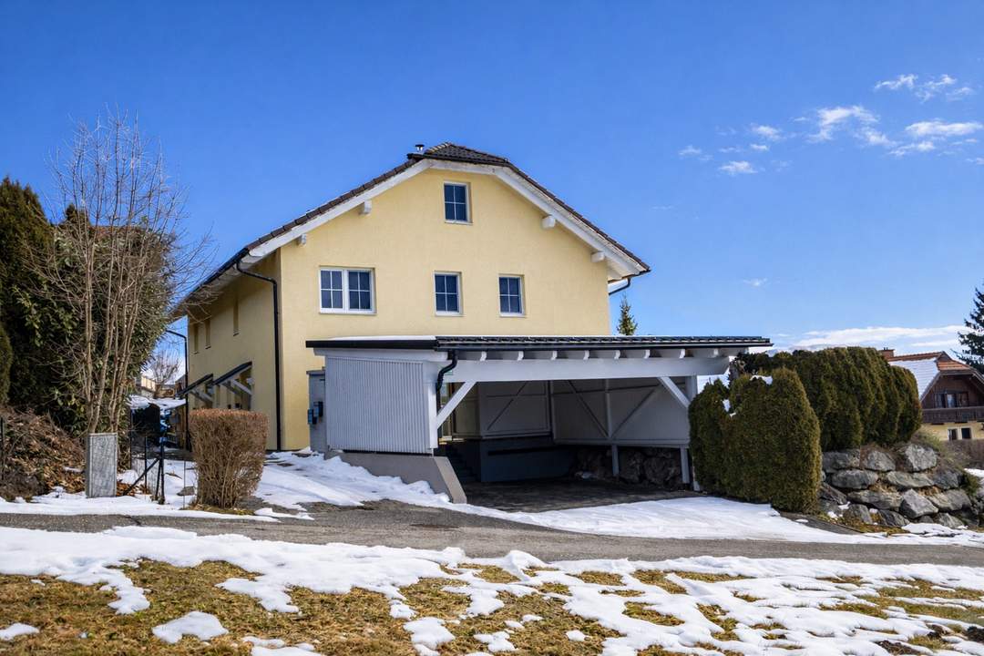 Massive Doppelhaushälfte mit Kamin, Terrasse &amp; Doppelcarport in Aussichtslage von Velden/Köstenberg!