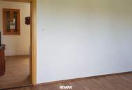 Einfamilienhaus mit Nebengebäuden und Garten