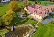 HERRLICHE AUSSICHT - Wunderschöner großer Vierkanthof mit Schwimmteich in absoluter grüner Ruhelage