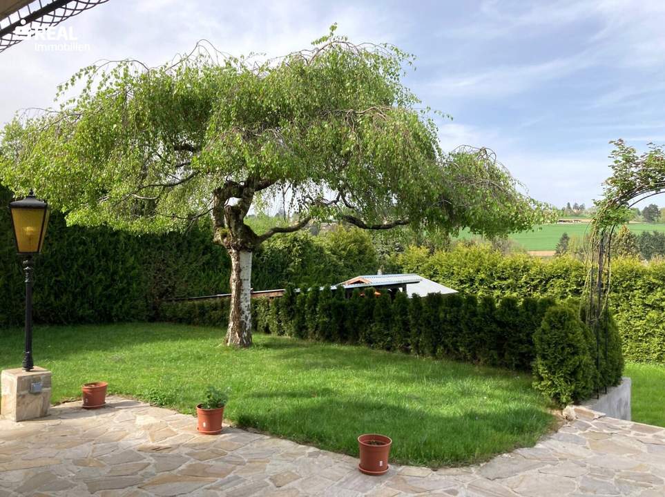 SONNIGES GROSSZÜGIGES EINFAMILIENHAUS MIT TOLLEM FERNBLICK, POOL UND GEPFLEGTEM GARTEN