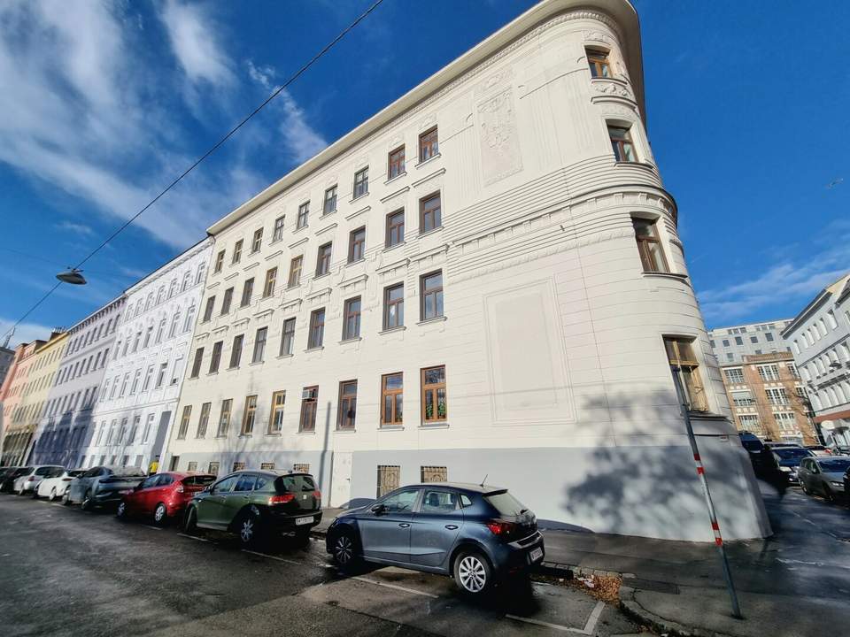 Sanierungsbedürftige Altbauwohnung Nähe U3 Hütteldorfer Strasse und U4 Unter St.Veit !