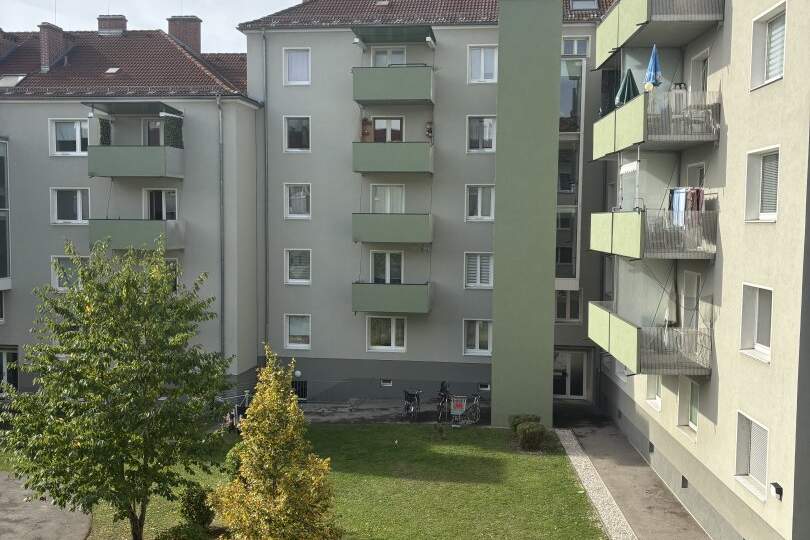 Helle, praktisch geschnittene 2-Raum-Wohnung in ruhiger und beliebter Lage von Wels – mit eigenem Parkplatz, durchdachter Ausstattung und entspannender grüner Aussicht!, Wohnung-miete, 679,56,€, 4600 Wels(Stadt)