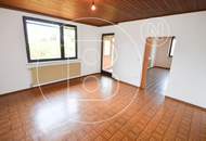 Großes Eckgrundstück mit renovierungsbedürftigem Haus!