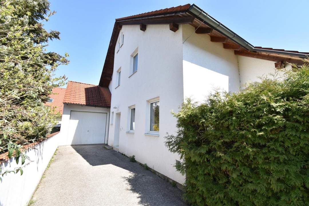 Sonnige Gartenwohnung mit Küche und Parkplatz in TOP LAGE!