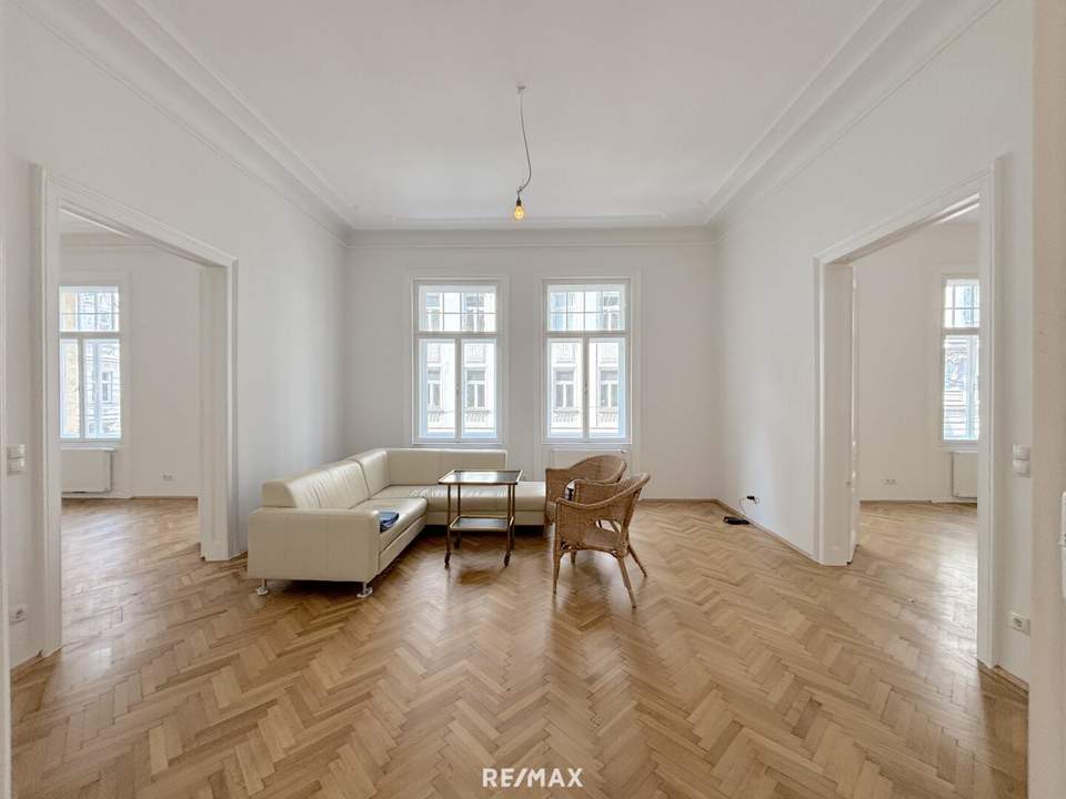 exklusives Wohnen in stilvoll renovierten Altbau