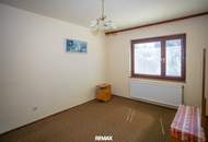 Sanierungsbedürftiges Wohnhaus in sonniger Lage