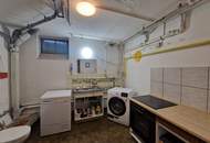 TRAUMHAFTER BUNGALOW SAMT GARAGE MIT MONTAGEGRUBE UND HERRLICHEM, SEHR GEPFLEGEN, IDYLLISCHEN GARTEN IN SEHR GEFRAGTER WOHNLAGE