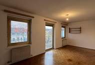 Direkt bei Schönbrunn! Kleine DG-Wohnung mit Terrasse und Gratisparkplatz!