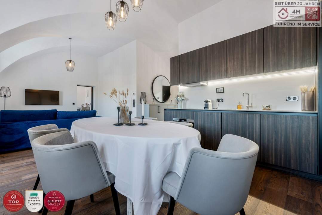 Leben im historischen „Freihof“ in Döbling: großzügige 3 Zimmer Wohnung mit Blick auf die Donau - Optional mit Parkplatz & Garten mit Pool