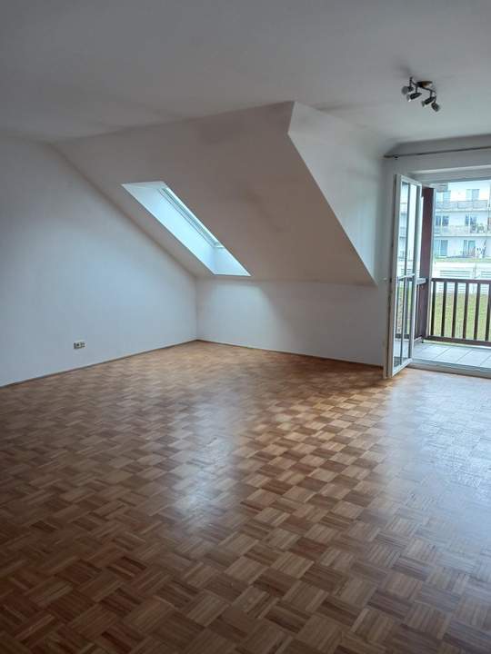 Sonnige Wohnung mit Balkon!